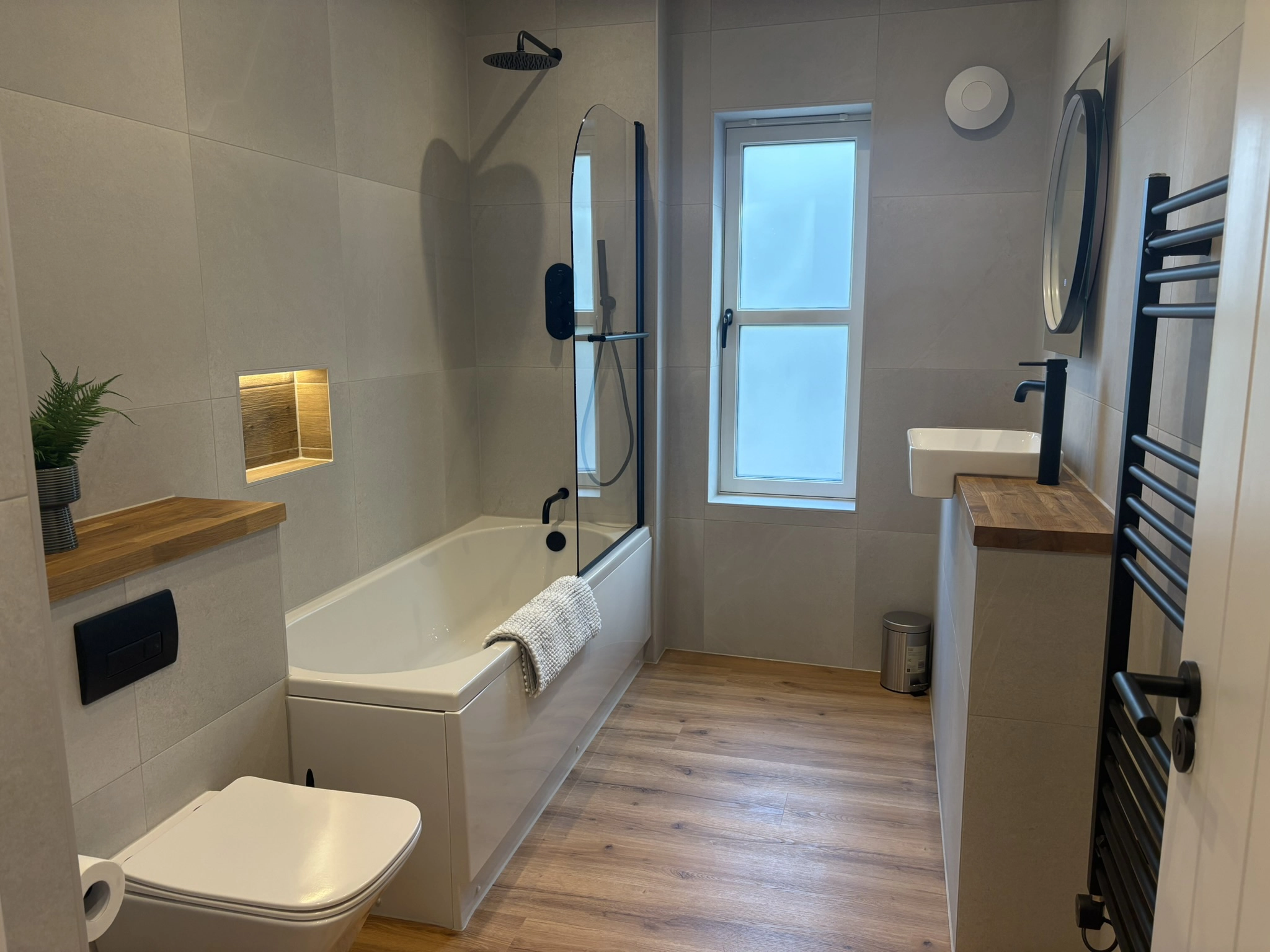 The Loft, Main Bathroom