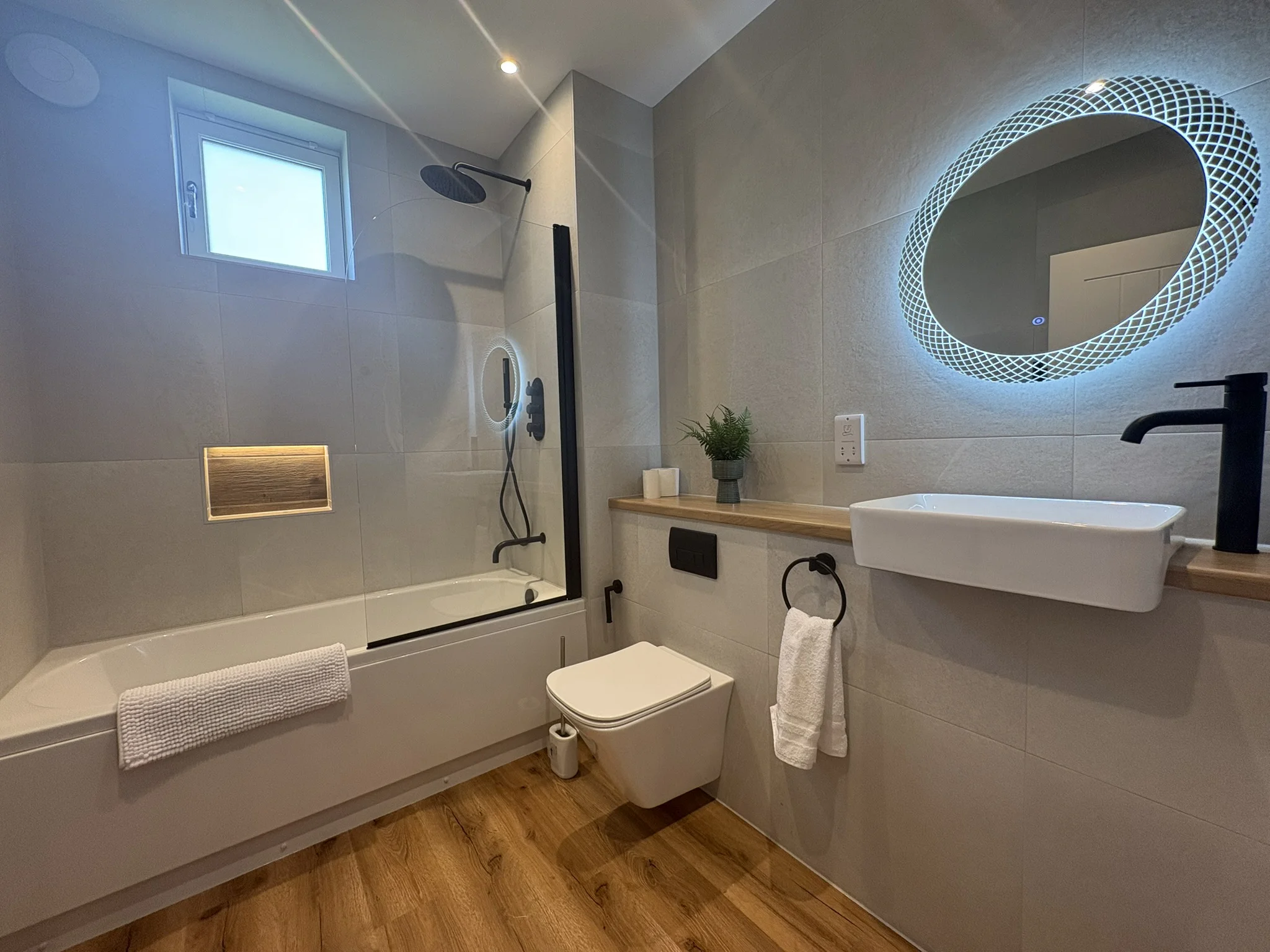 Saorla, Main Bathroom