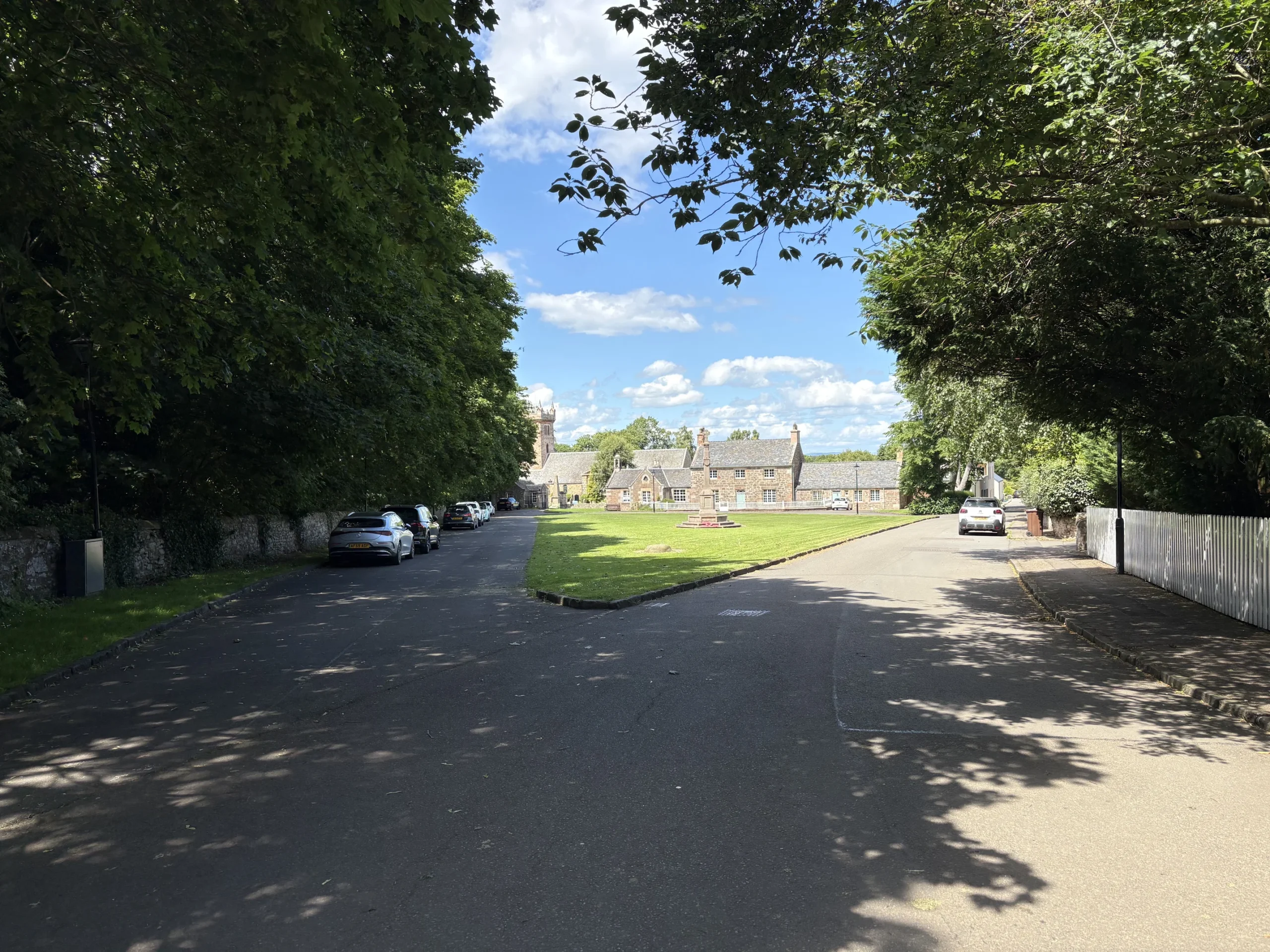 Dirleton with Pub and village