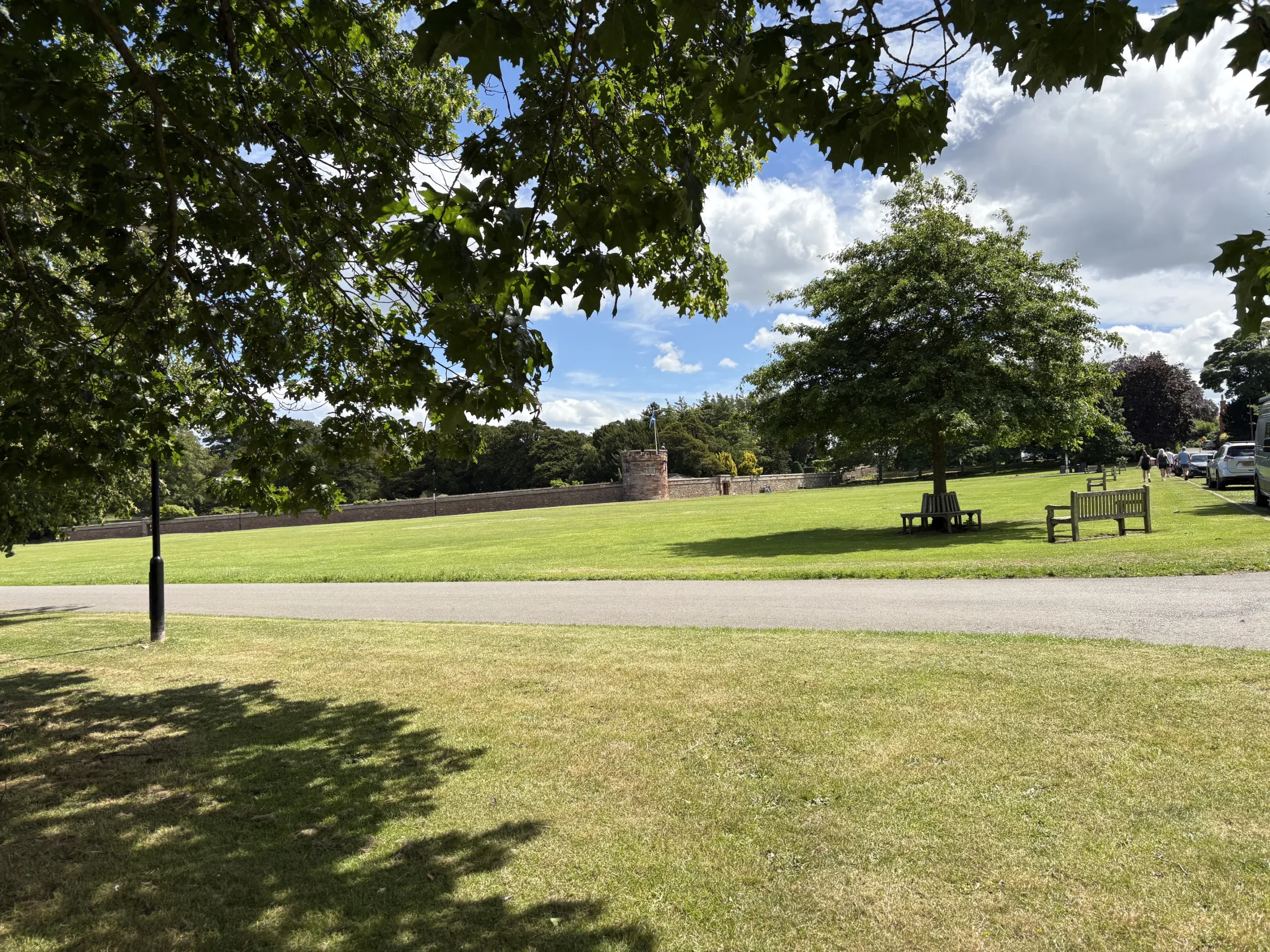 Dirleton with Pub and village